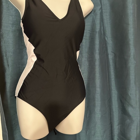 Source Unknown Other - Source Unknown Black and White Women's One Piece Swimsuit